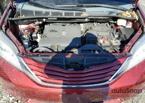 2015 Toyota Sienna Le z USA, uszkodzony, nr VIN 5TDKK3DCXFS553527